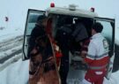انتقال۲مادر باردار گرفتارشده در برف از روستای گل احمد به مراکز درمان