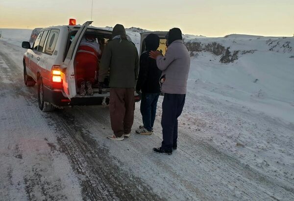 اسکان اضطراری ۷۰۰ نفر در برف و کولاک / امدادرسانی به بیش از ۲ هزار نفر در راه‌مانده